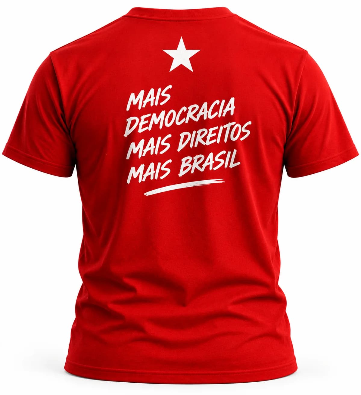Vista traseira da camiseta vermelha com estrela branca e a mensagem Mais Democracia, Mais Direitos, Mais Brasil.
